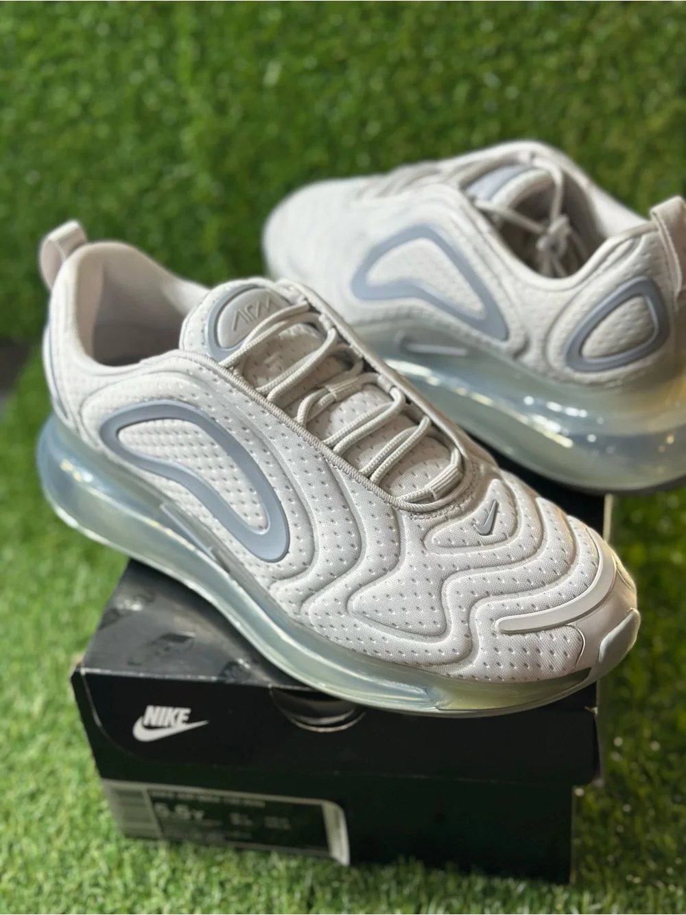 WOMENS NIKE AIR MAX 720 , SIZE 10.5 WOMENS, 9 MENS, BRAND NEW